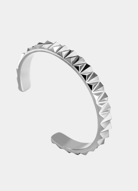 Add timeless elegance with our Ribbed Silver Plated Bangle—versatile, chic, and perfect for everyday wear or special events in Hong Kong.