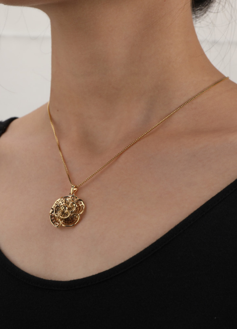 camellia necklace hk, flower pendant hong kong, 18k gold plated necklace hk, floral necklace for women hk, stainless steel chain jewelry hk, romantic necklace hong kong, gift for her hk, nature inspired jewelry hk