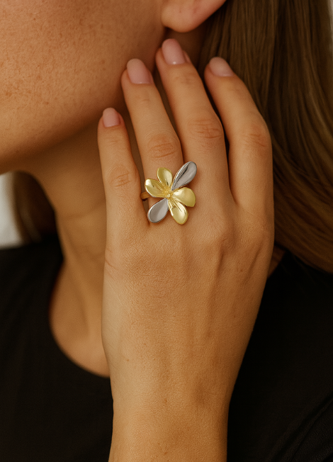 Lillian Flower Ring – Two-Tone Gold & Silver Mixed Metal Jewelry for Women in Hong Kong
