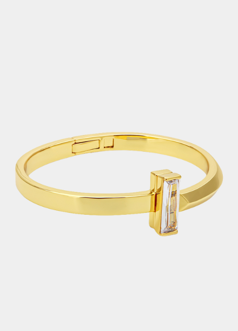 Tillie Clasp Bangle in 18K gold plating blends simplicity and elegance—perfect for stacking or solo wear by modern women in Hong Kong.