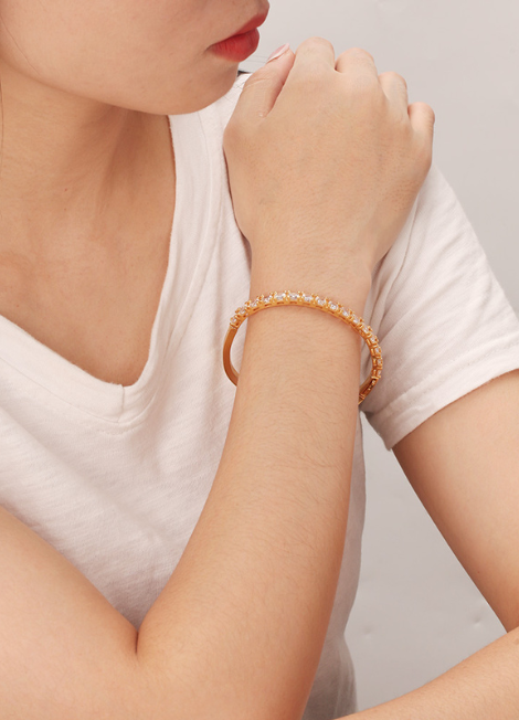 Signature Link Bangle with Zirconia – 18K Gold Plated | Elegant Chain-Inspired Bracelet for Women in Hong Kong