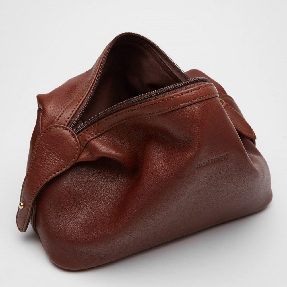 Toiletry Bag | Tino | Chestnut Leather - STOCKHOLM