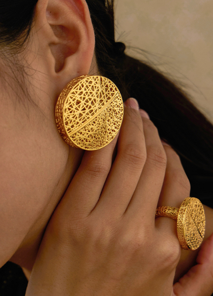 gold hoop earrings hk, isla earrings hong kong, 18k gold plated jewelry, sculptural earrings hk, statement earrings hk, the sockist jewelry, gift for her hk
