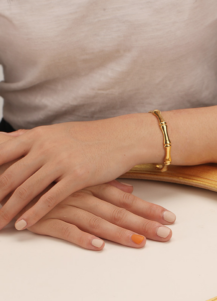 bambou bangle hk, bamboo bracelet hong kong, 18k gold plated bangle, nature-inspired jewelry hk, textured gold bracelet hk, sculptural jewelry hong kong, gift for her hk, gold bangle for women hk
