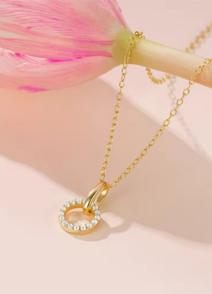 Circle Pavé Necklace in 18K gold-plated 925 silver with shimmering zirconia. A timeless, elegant touch loved by women in Hong Kong.