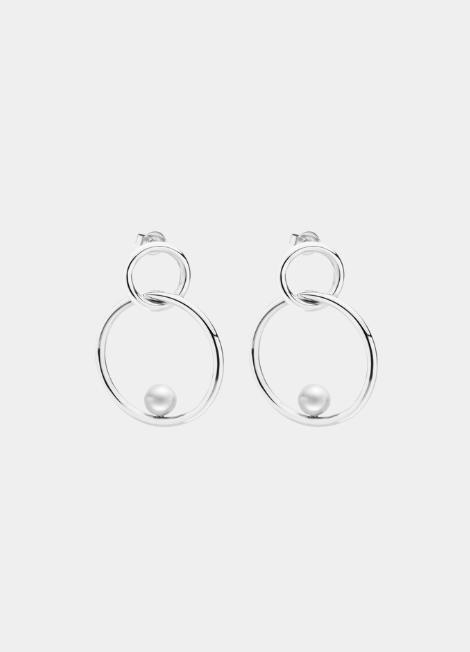 “Juniper pearl earrings in silver plated stainless steel, elegant design”