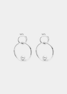 “Juniper pearl earrings in silver plated stainless steel, elegant design”