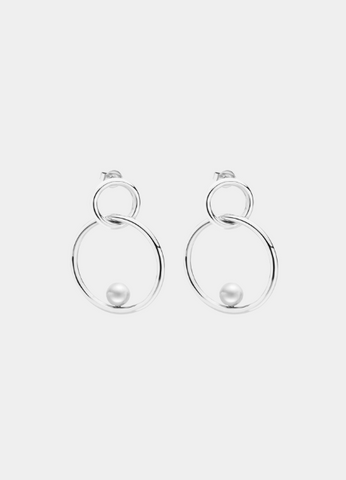 “Juniper pearl earrings in silver plated stainless steel, elegant design”