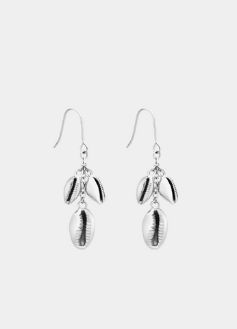moana-shell-silver-earrings.jpg – Moana shell earrings in silver plated finish.
