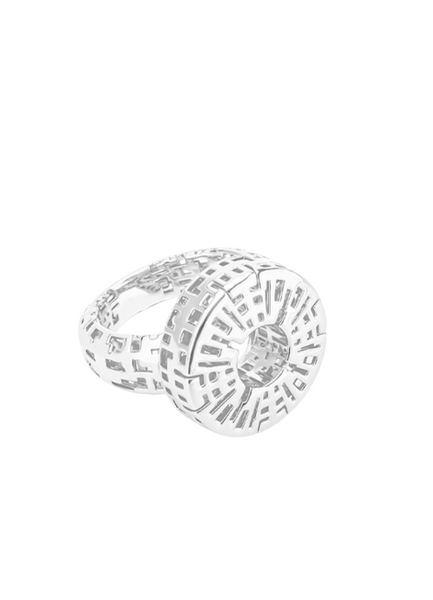 Perfect for daily wear or special occasions, this ring offers just the right amount of sparkle while staying lightweight and comfortable