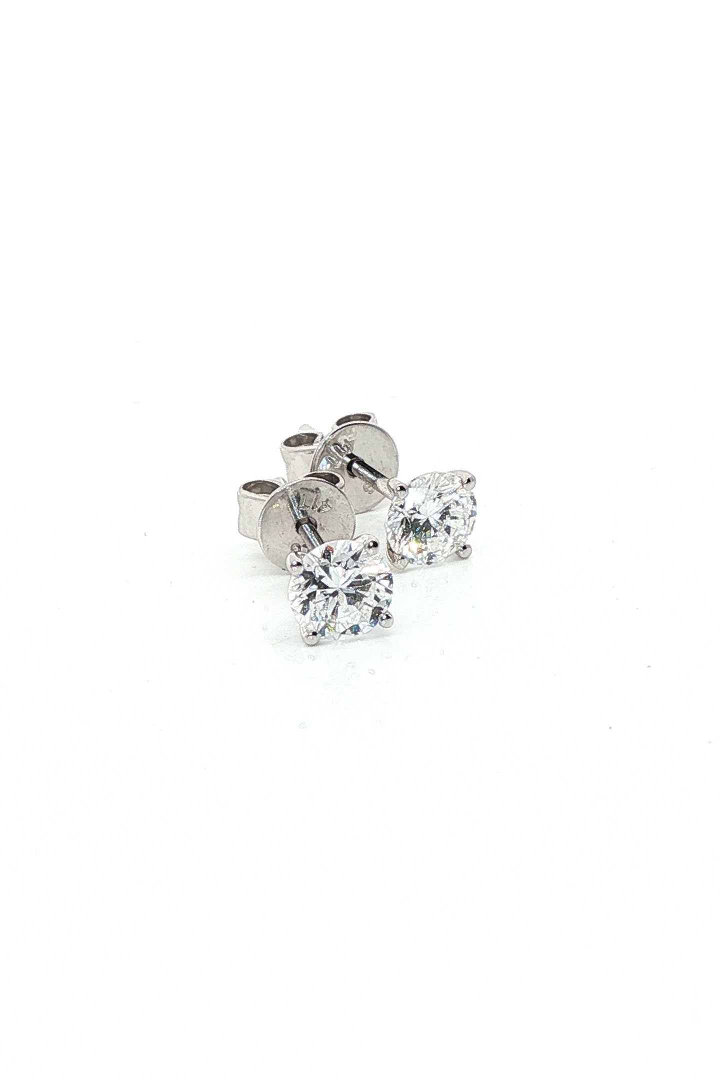 Lab-Grown-Diamond-Studs-Oakandash-fine -jewelry
