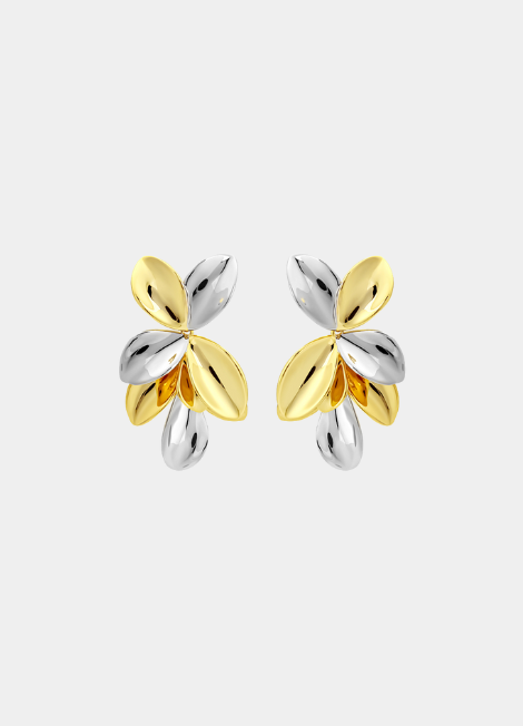 Lillian Two-Tone Flower Earrings blend gold and silver tones for a soft, feminine look. Perfect for women in Hong Kong who love timeless, elegant jewelry.