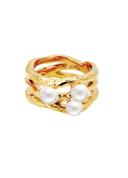 Monica Ring with luminous pearl in 18K gold plating. A timeless piece that exudes classic beauty—perfect for modern women in Hong Kong.