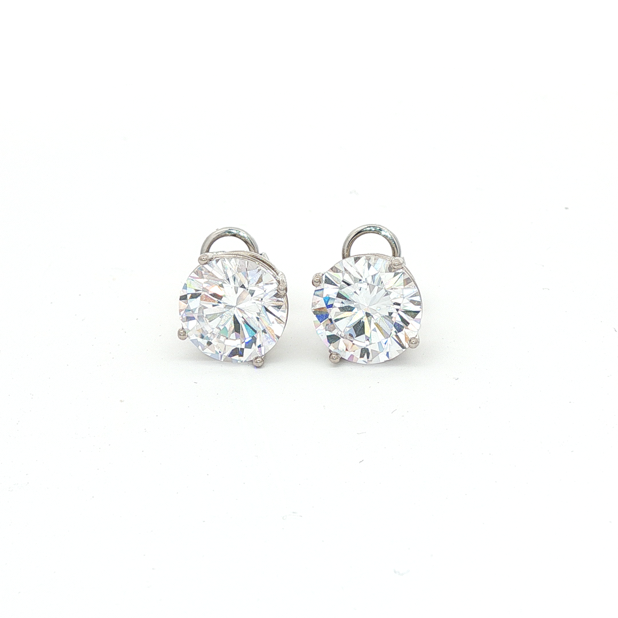 Oak-and-ash-jewelery-sweden-studs-labgrown-diamonds-zirconia