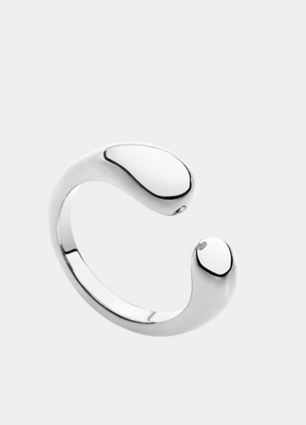The Olivia Open Ring in silver plating is a sleek, adjustable everyday piece. Perfect for women in Hong Kong who love clean, minimalist style and comfort.