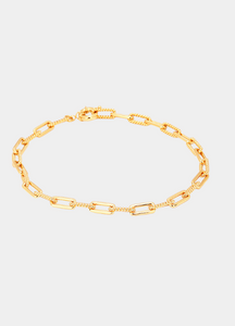 Sleek and on-trend, the Paperclip Choker in 18K gold plating adds effortless edge to your everyday look. A must-have statement in Hong Kong.