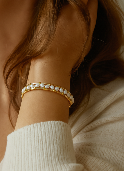 Ebba Open Bangle with Pearl – 18K Gold Plated Elegant Bracelet for Women in Hong Kong