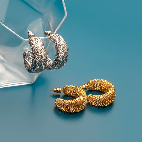 A minimalist yet bold everyday accessory for women in Hong Kong. Effortlessly stylish.