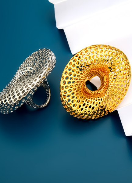 stella-influenser-ring-3d-printed-mega-statement-oak_ash-jewellery-smycken-sweden-hongkong-shop-stockholm-3micron-apm-monaco-carolinesvedbom-oakandash-vouge-byjolima-18karatgoldplated